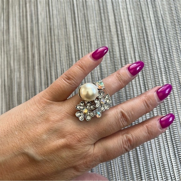 Fashion ring, adjustable, AB stones, oversized faux pearl - Picture 3 of 8